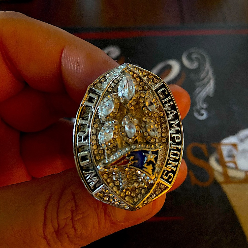 Tom Brandy 2018 6 time Super Bowl NFL Champship ring 🏈 (Patriots)